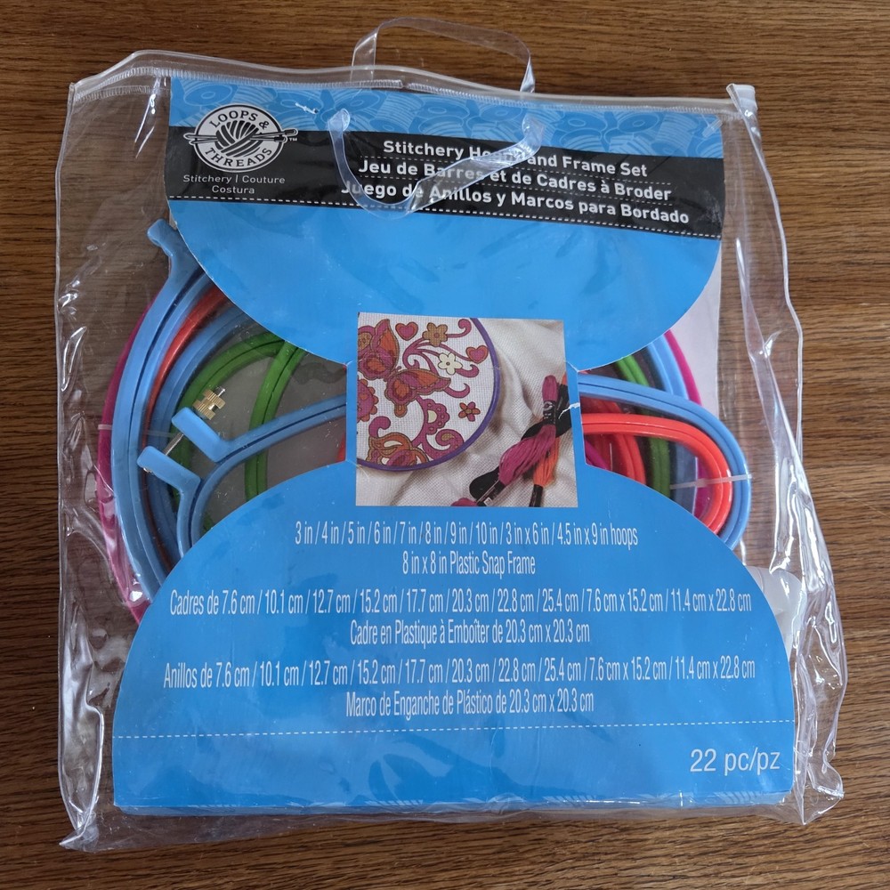 Loops & Threads Stitchery Hoops and Frame Set 22 pcs Embroidery Needlework NEW