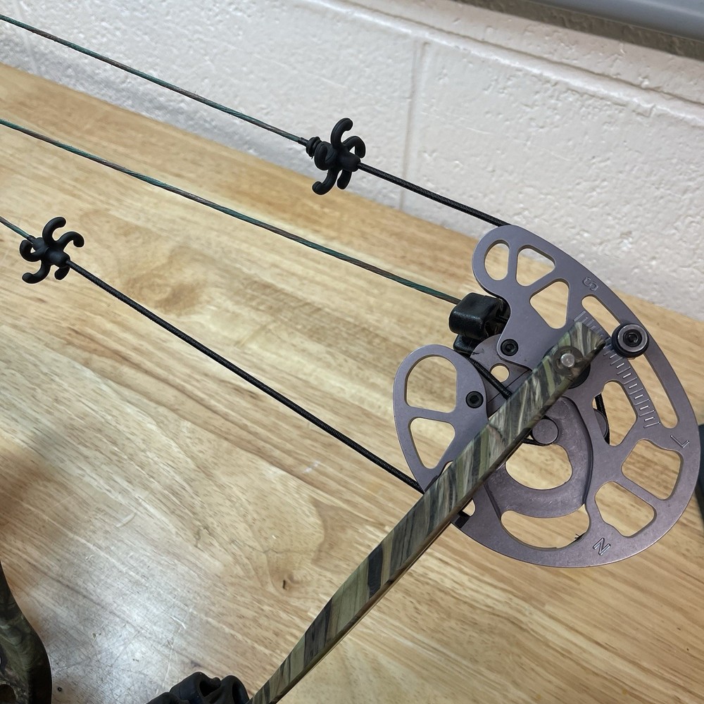 Bowtech Compound Bow 70lb - 28in - READ