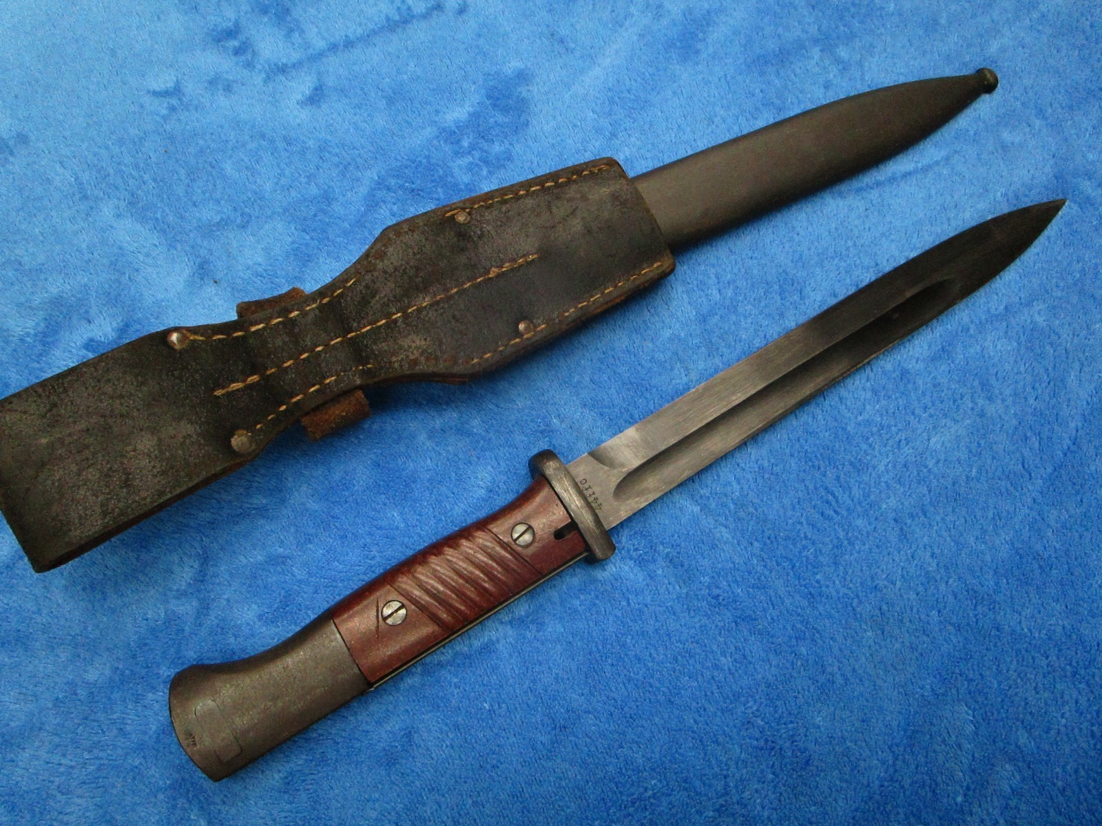 ORIGINAL WW2 GERMAN HERDER FFC 1944 BAYONET AND FFC 1944 SCABBARD WITH QFG FROG