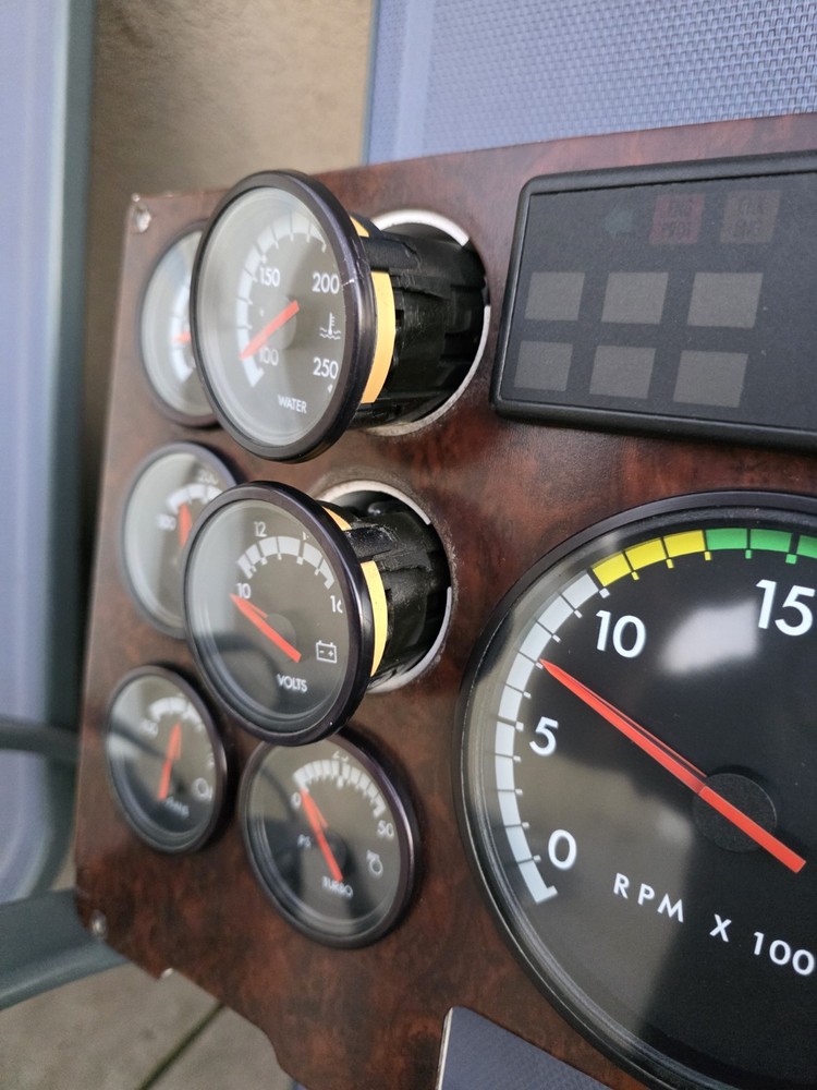 Freightliner Century Cluster Dash Panel A22-48313-011