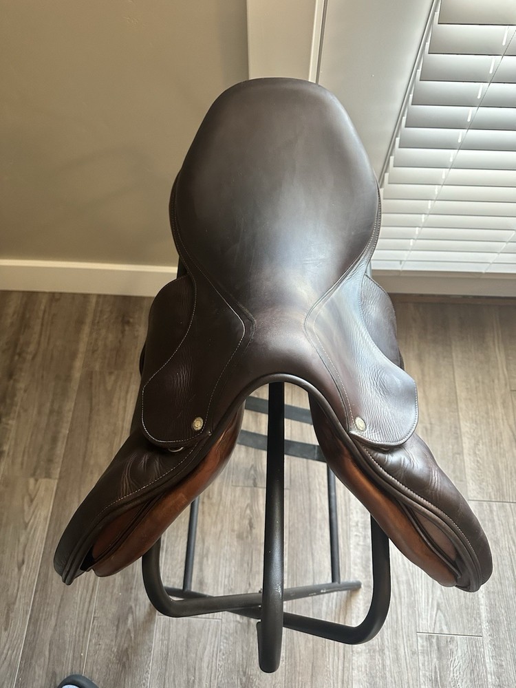 Devoucoux Oldara Arcade Normale 17.5" Jumping/Close Contact Saddle