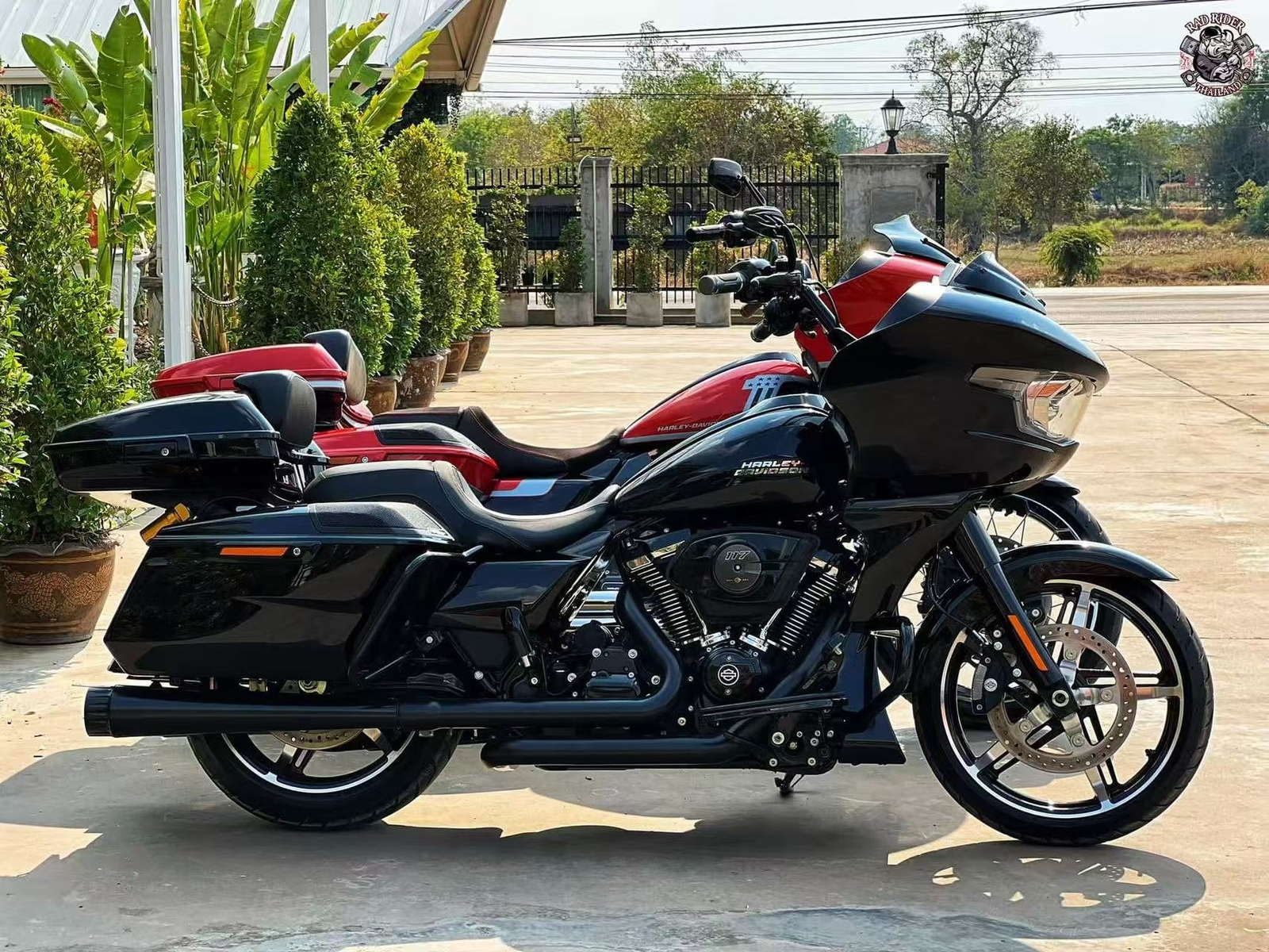 SHARKROAD Independent True Dual Exhaust for Harley 2017-Up Touring Black