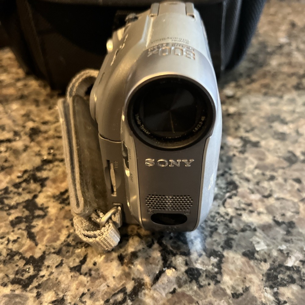 HANDYCAM DCR-HC32 w/CAMERA CASE