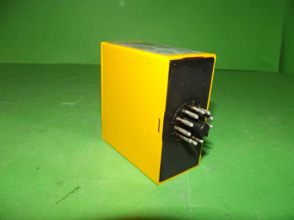 SELECTRON LYSS AG GRP 31/32 Multi Function 220V GRP Timing Relay Timer