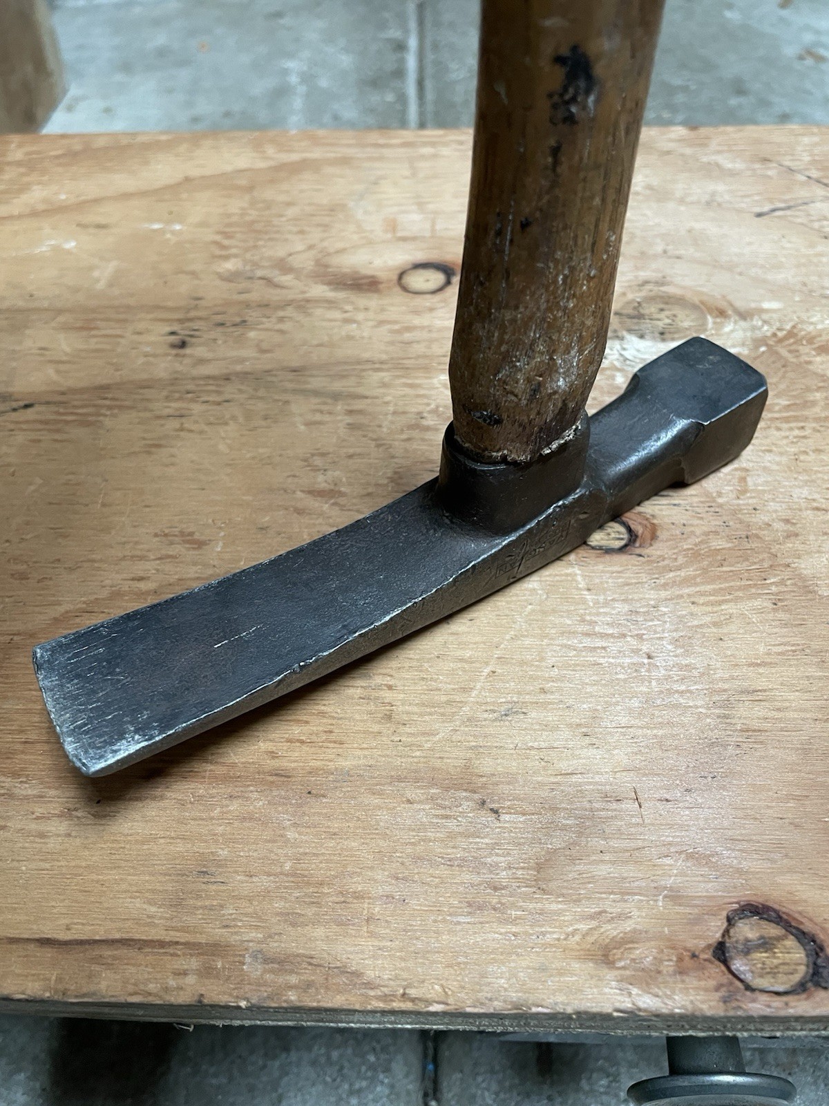 Vintage Vaughan Super Steel Stone Mason Brick Layer Masonry Hammer 16 oz