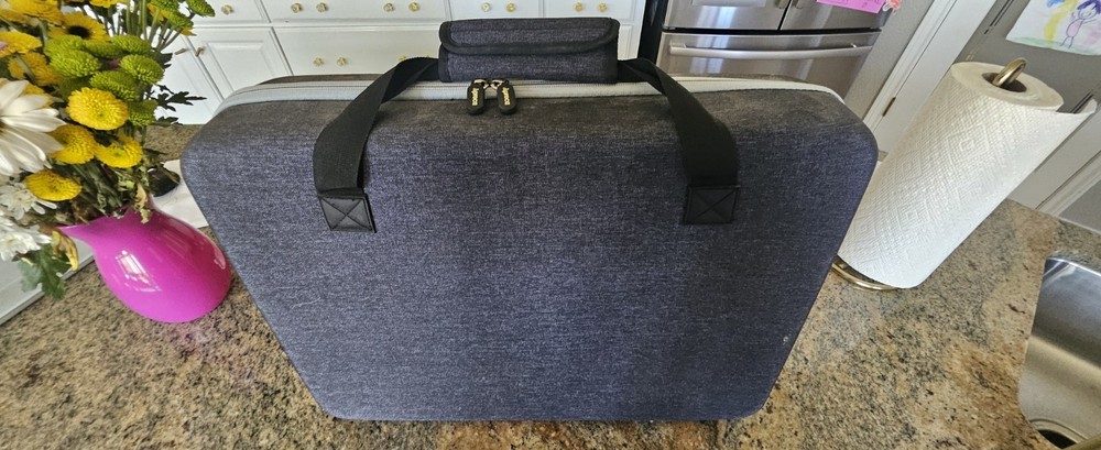 Oculus VR Headset, Controllers & Sensors in Carrying Case