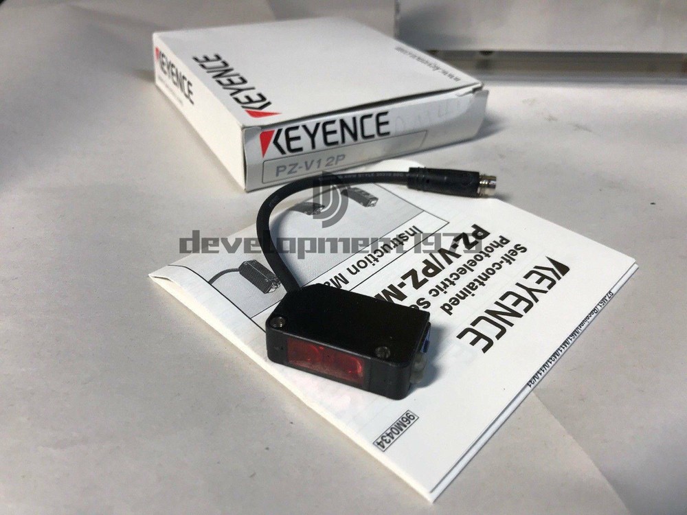 New Keyence PZ-V12P Photoelectric Sensor