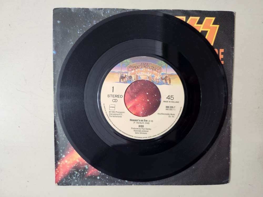 KISS RARE Vintage UK Heaven's On Fire Lonely Import 7" 45 Vinyl 800 205-7 COOL!