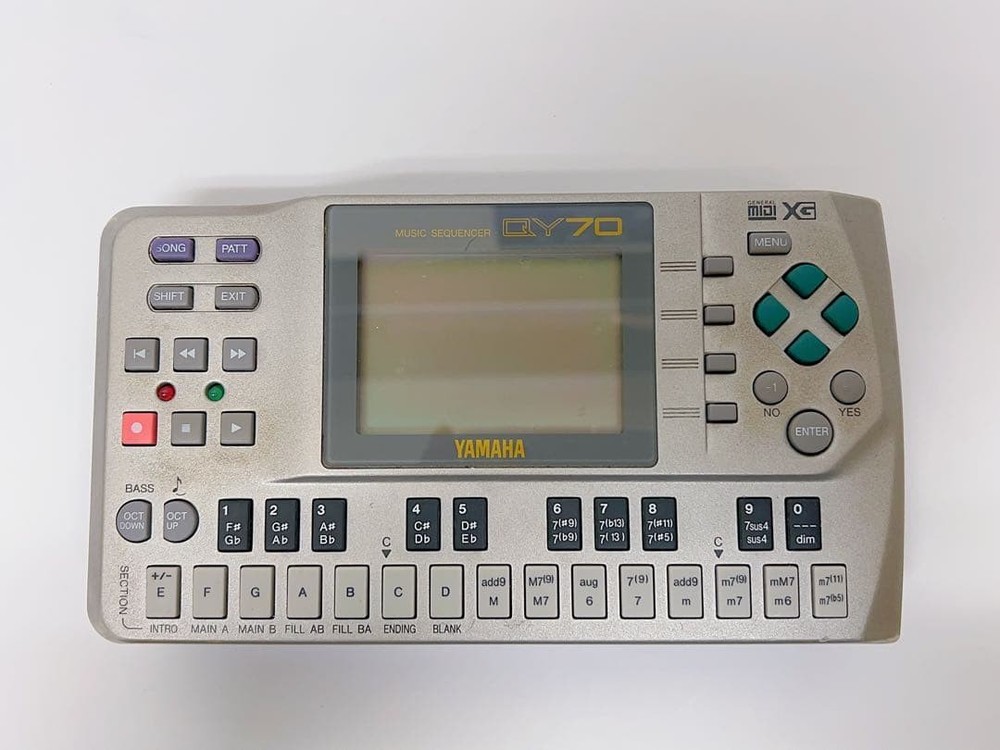 YAMAHA QY70 Sequencer (Junk Item)