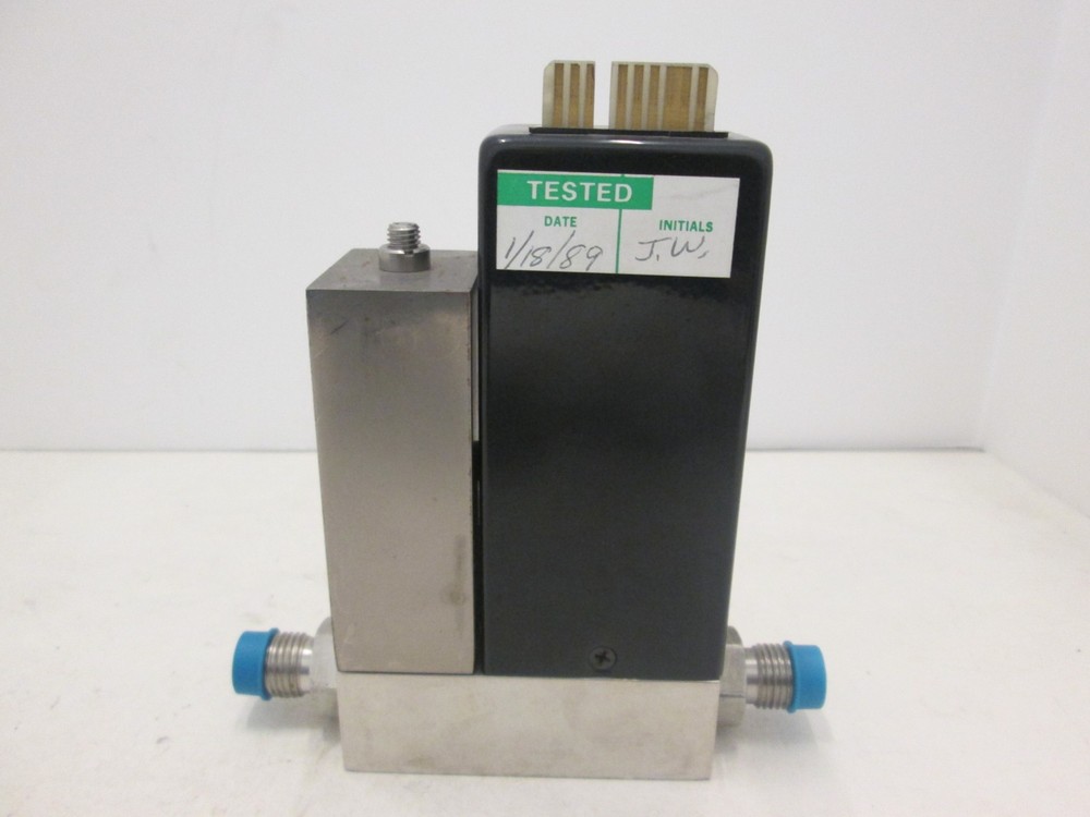 Unit UFC-1100, Mass Flow Controller MFC, O2, 400 SCCM, Used