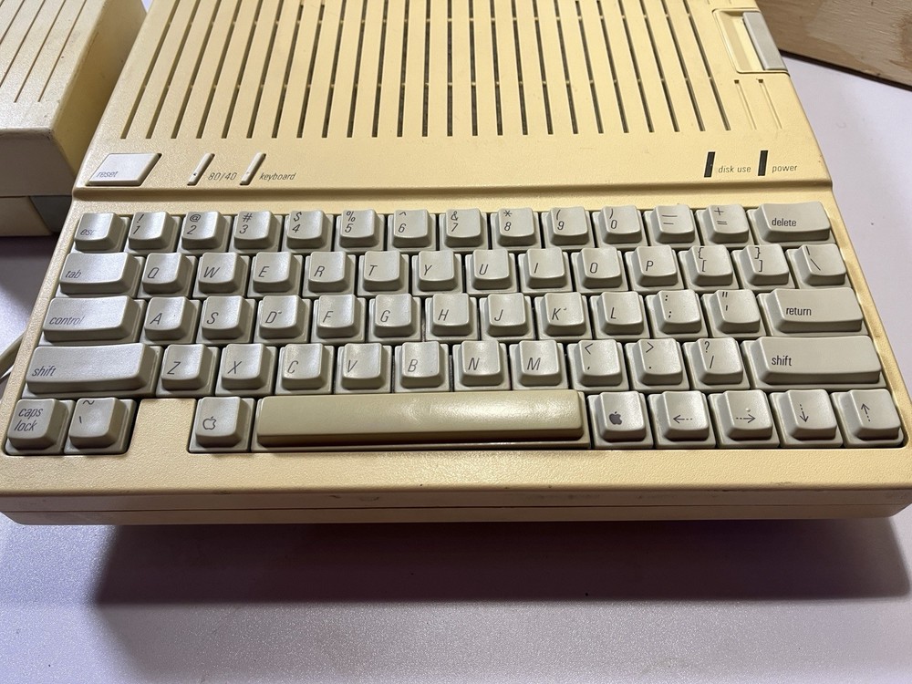 Apple IIc with Power Supply - Fully tested. CLEANED!