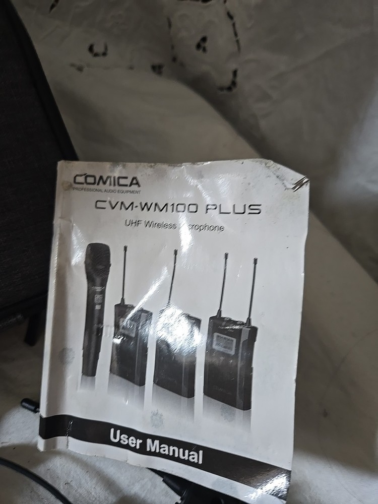 Comica CVM-WM100-PLUS RX Wireless Microphone system Case Mic USB Cable