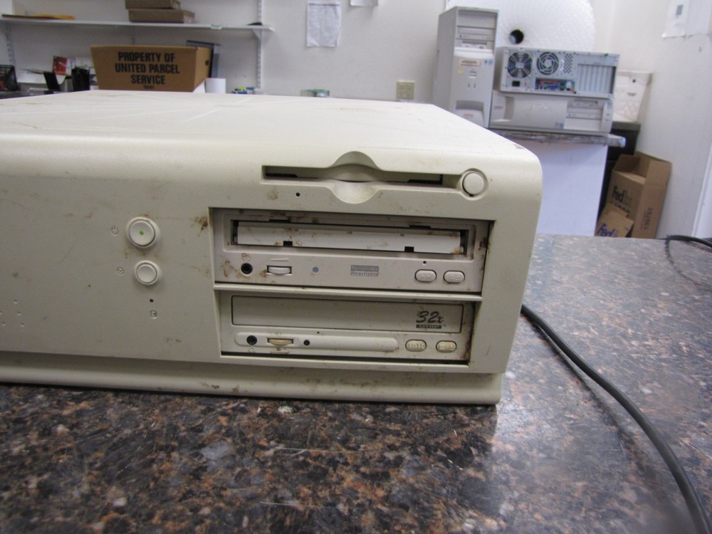 Dell OptiPlex GX110 Intel Pentium III PC Computer - no HD, powers on