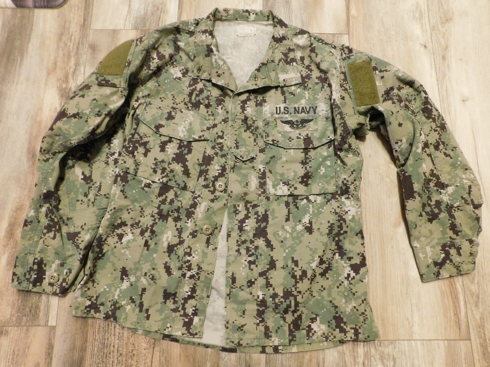 US NAVY WORKING BLOUSE COAT SIZE SMALL - SHORT