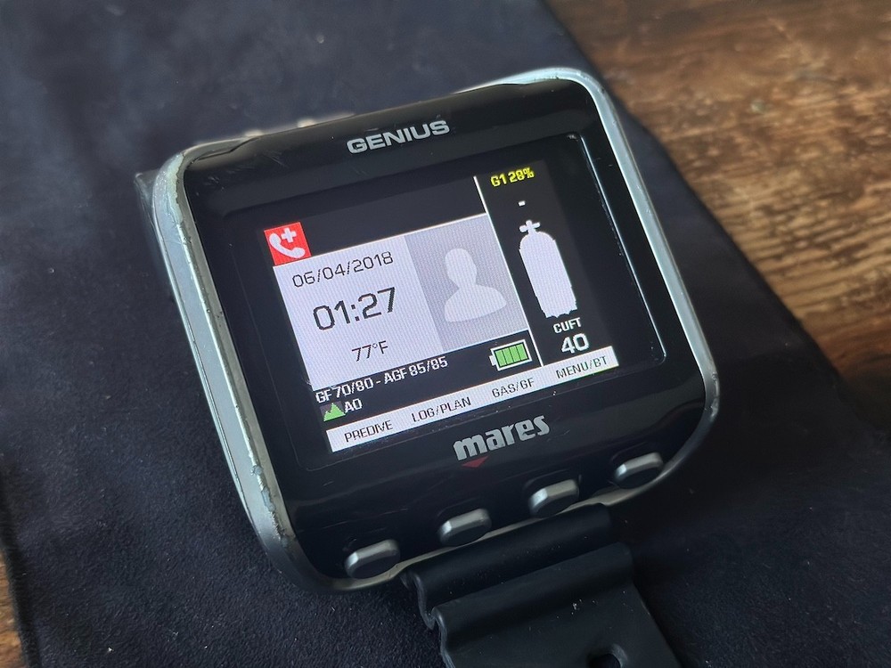 Mares GENIUS Color tech dive computer (black) with TWO Mares Transmitters!