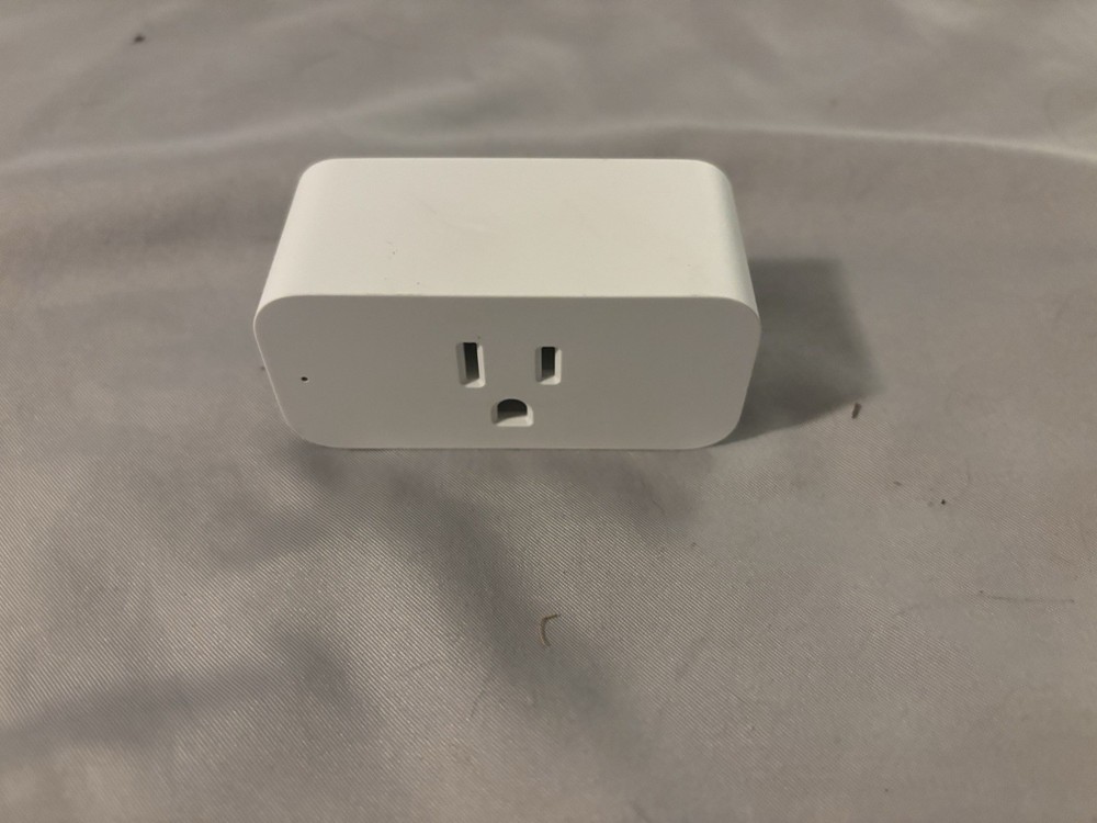 Amazon Smart Plug - White - Alexa Compatible Model # HD34BX