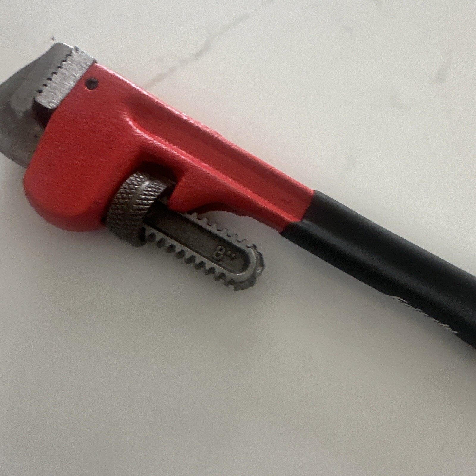 New Grizzly Industrial 8-Inch Pipe Wrench Tool - Heavy Duty