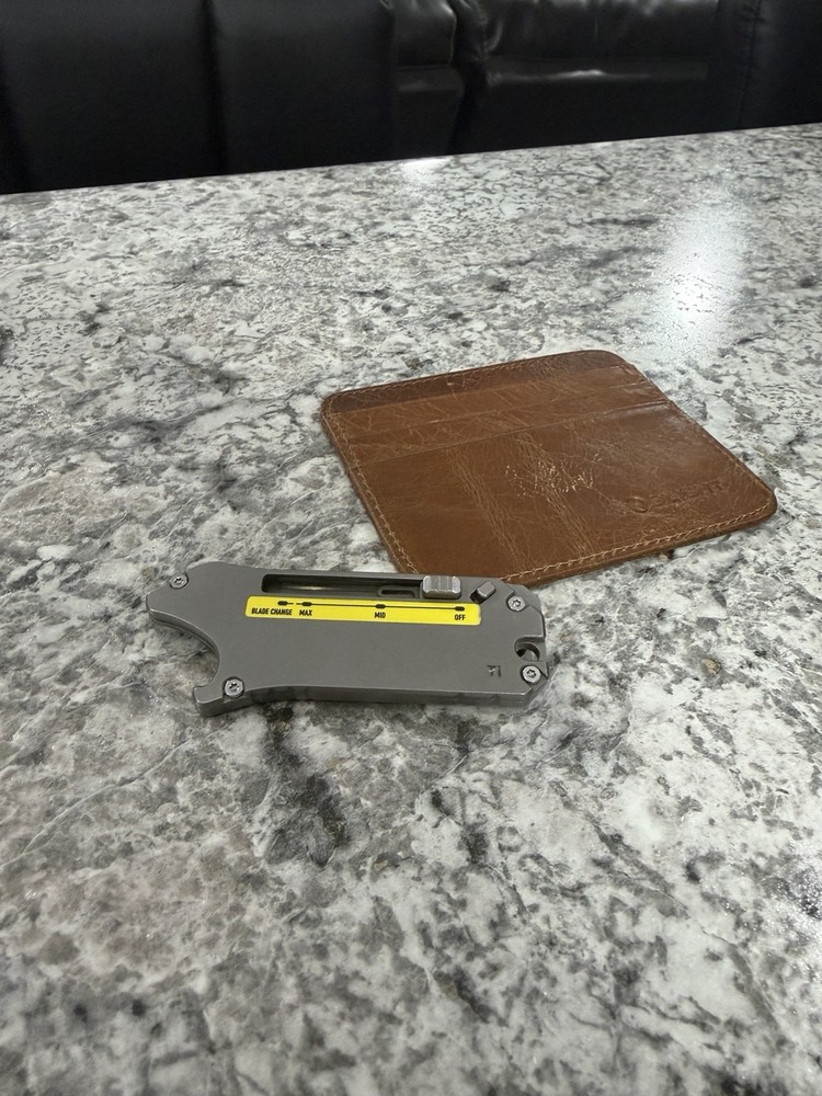 Olight Otacle Pro Utility Knife With Olight Wallet