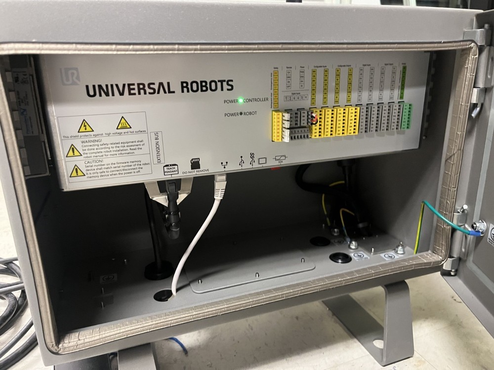 [Please message before purchasing] Universal Robots UR5e Robot Arm with Pendant