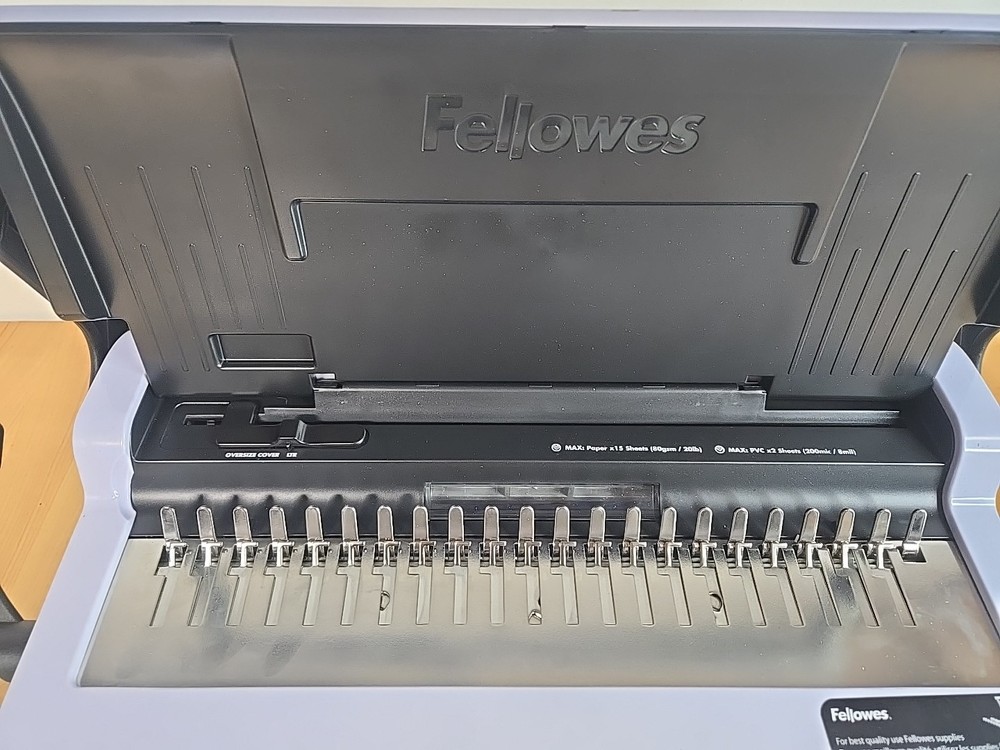 Fellowes Star 150 Manual Comb Binding Machine CRC50065 White W/ 1/2 Binding Comb