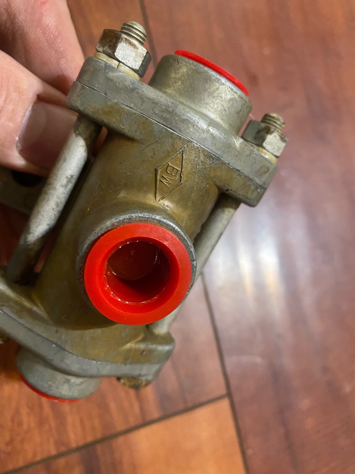 Double Check Valve Bendix 217698 Or 375870 M54 M123 Semi Tractor Air Brakes