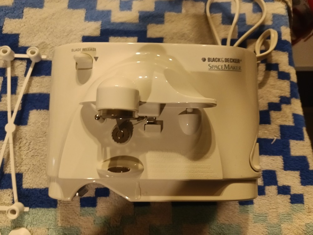 BLACK & DECKER Spacemaker EC85 Under-Counter Can Opener Knife Sharpener Open Box
