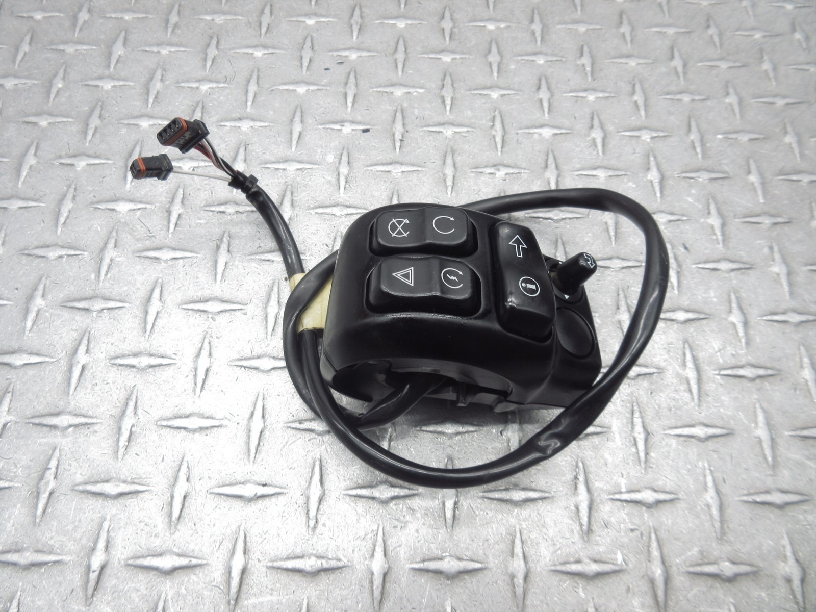 2018 Harley Davidson FLHTK Ultra Limited Right Switch Handlebar Control On Off