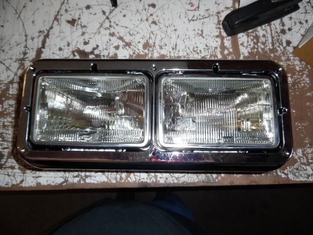 For KENWORTH HEADLIGHT Right ,  WA