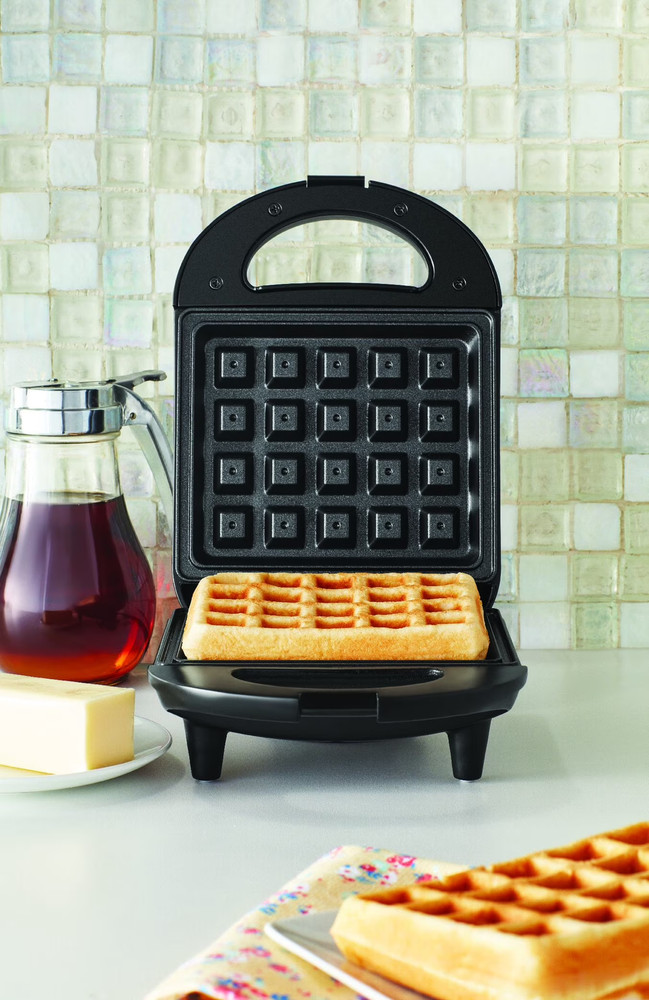 Compact Single Slice Waffle Maker with Cool Touch Handle