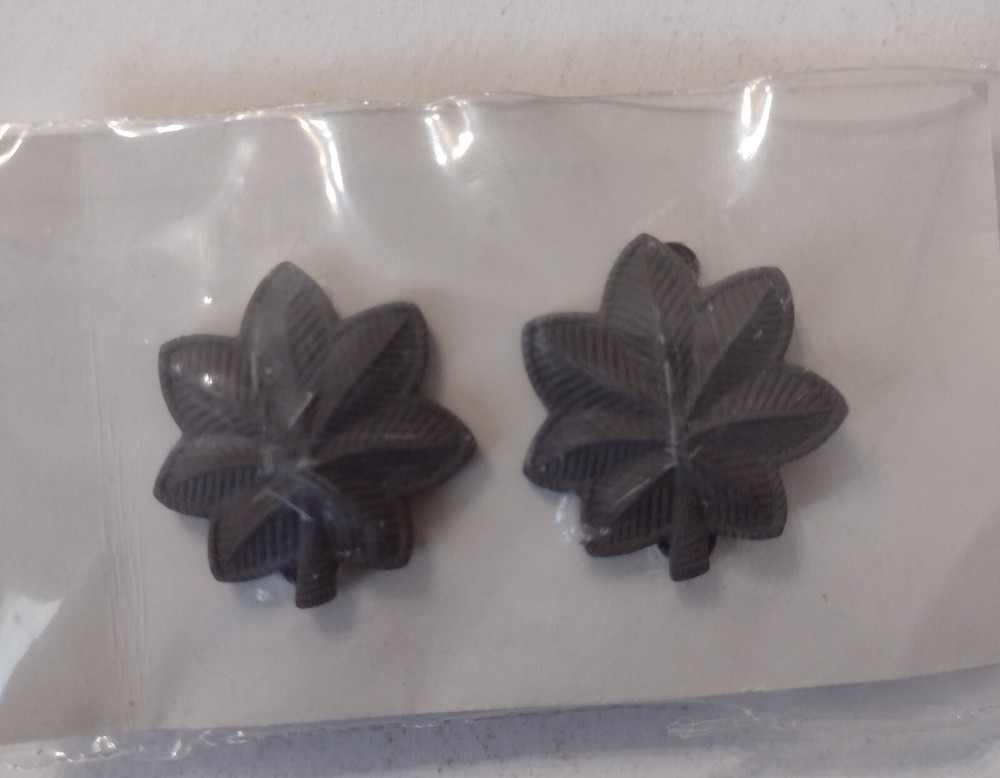 ARMY MAJOR COLLAR INSIGNIA SUBDUED NIP DATED 1969 PAIR