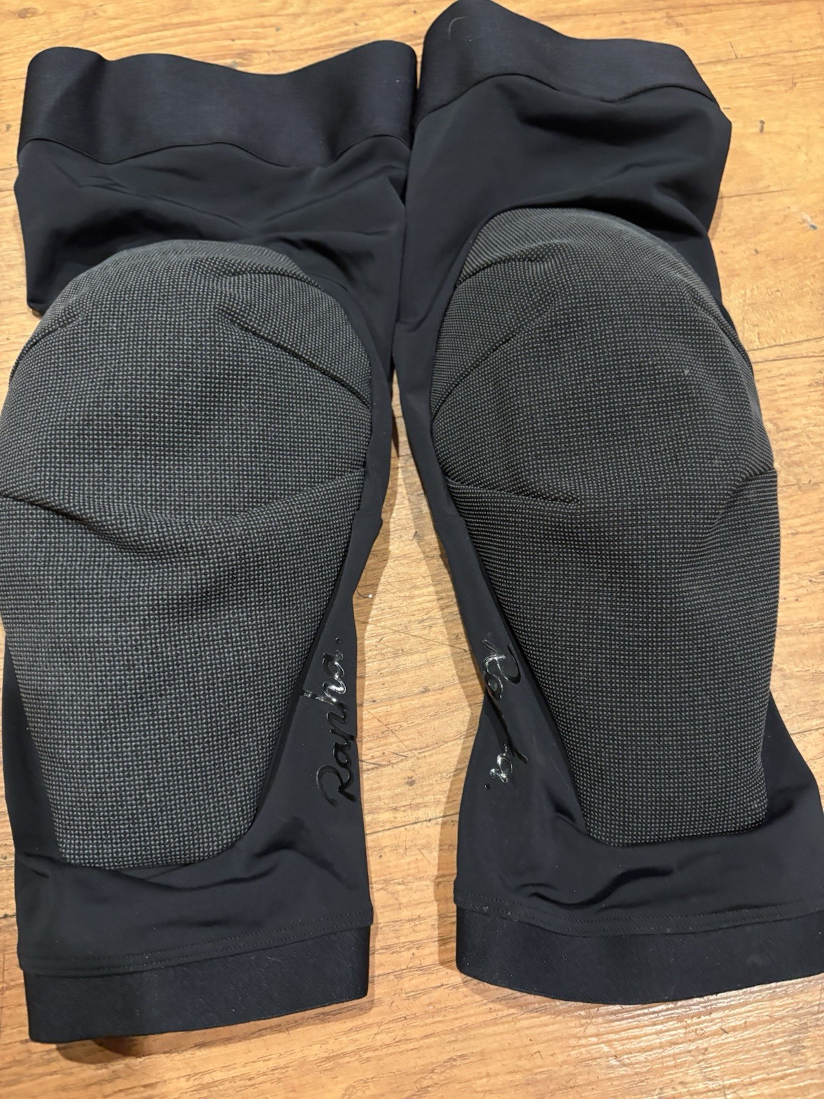 RAPHA .Trail, Enduro , MTB Knee Guards Black ,Large