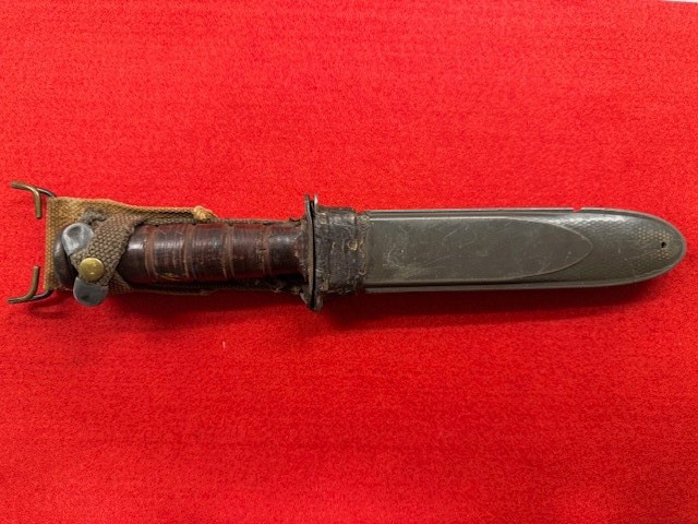 CAMILLUS USN WW2 MK 2 FIGHTING KNIFE IN BM CO SHEATH (760)
