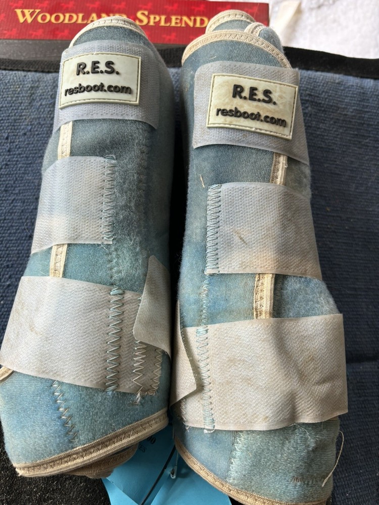 Iconolast Sports Boots