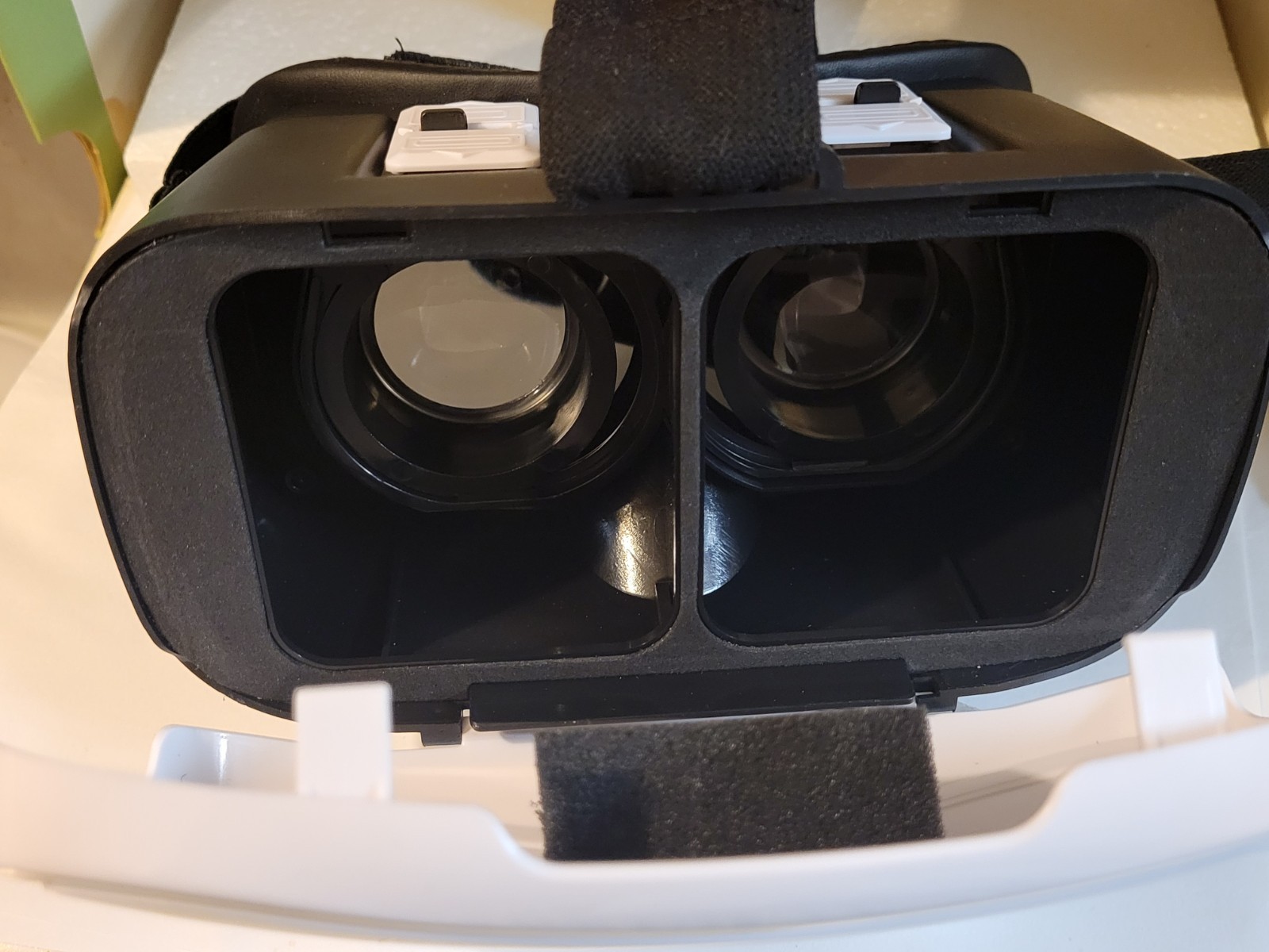 ONN White virtual reality smartphone headset