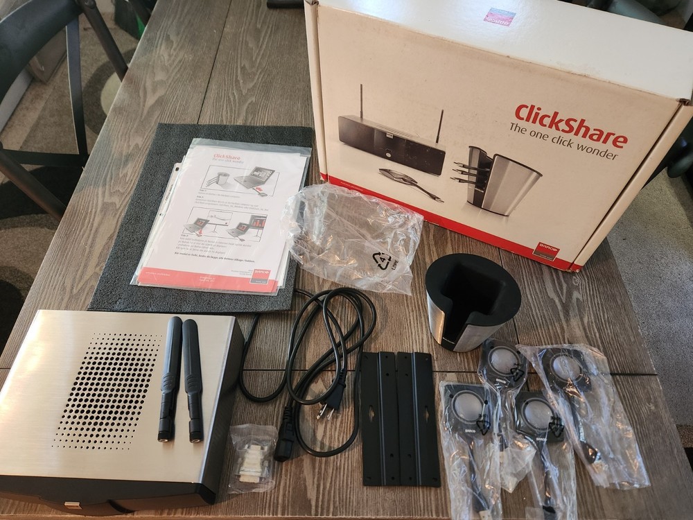 Barco Clickshare R9861006BNA Wireless Presentation System w/4 Buttons & Holder