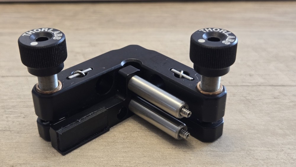 THORLABS KM100C Kinematic Rectangular Optic Mount Right Handed