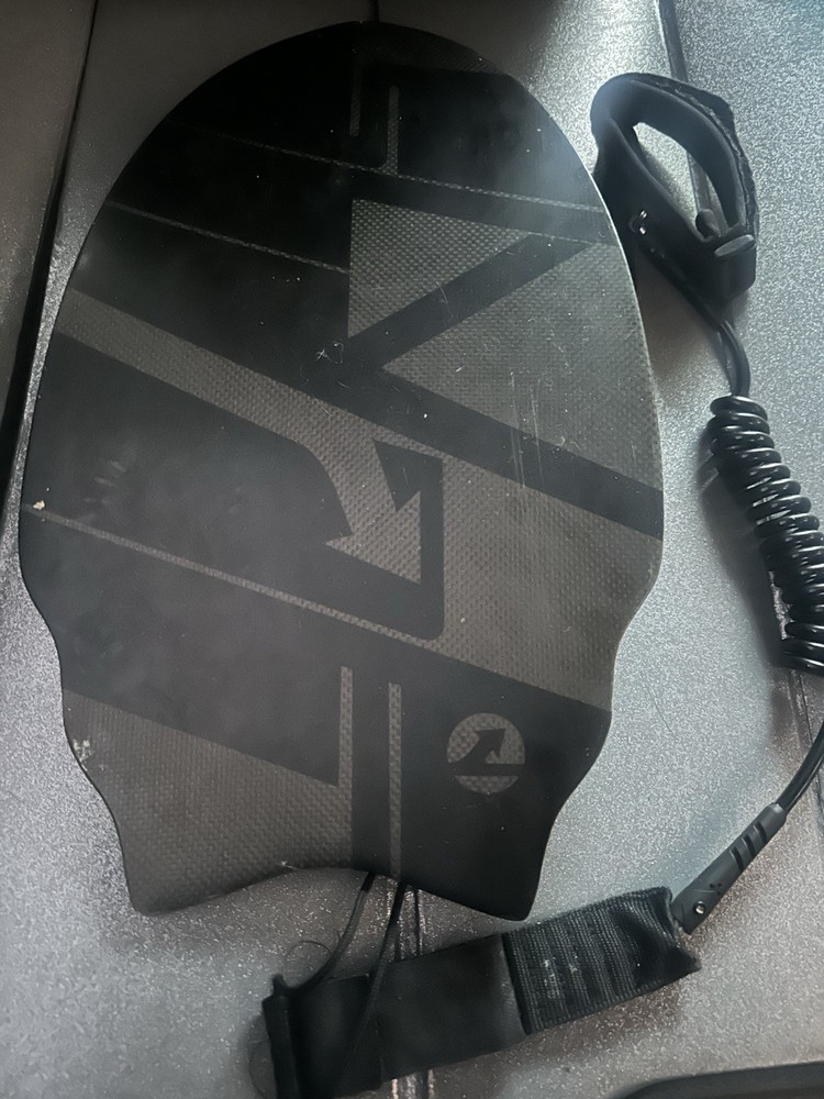 SLYDE Carbon Black Wedge hand board