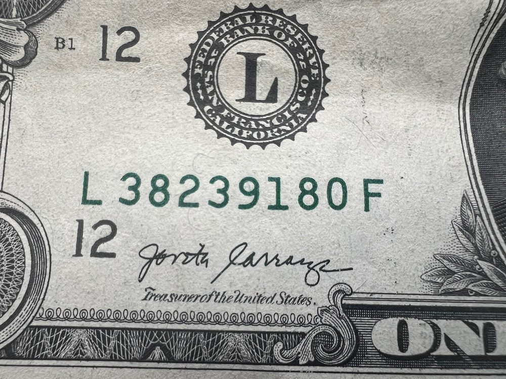 {{Error INK WELL CONTAMINATION }}$1 note 2017A ((MISMATCHED)) Serial # COLOR