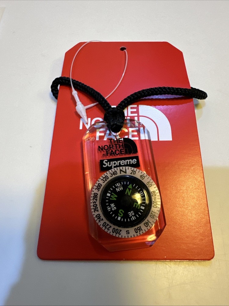 Supreme Northface Compass