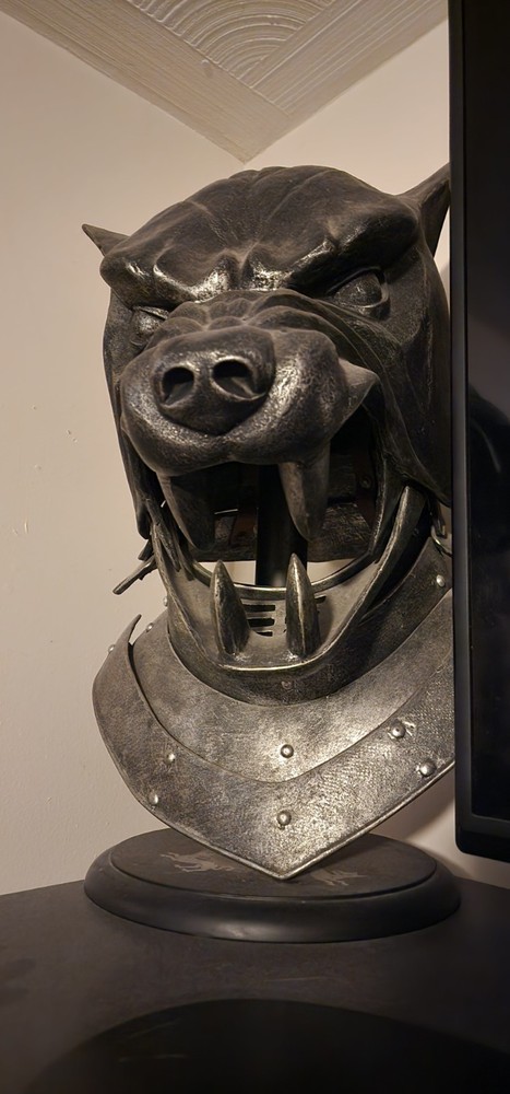 The Hound's Helm