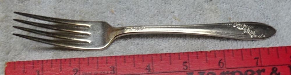 ** Vintage  - TUDOR PLATE Oneida -  DINNER FORK - QUEEN BESS pattern **