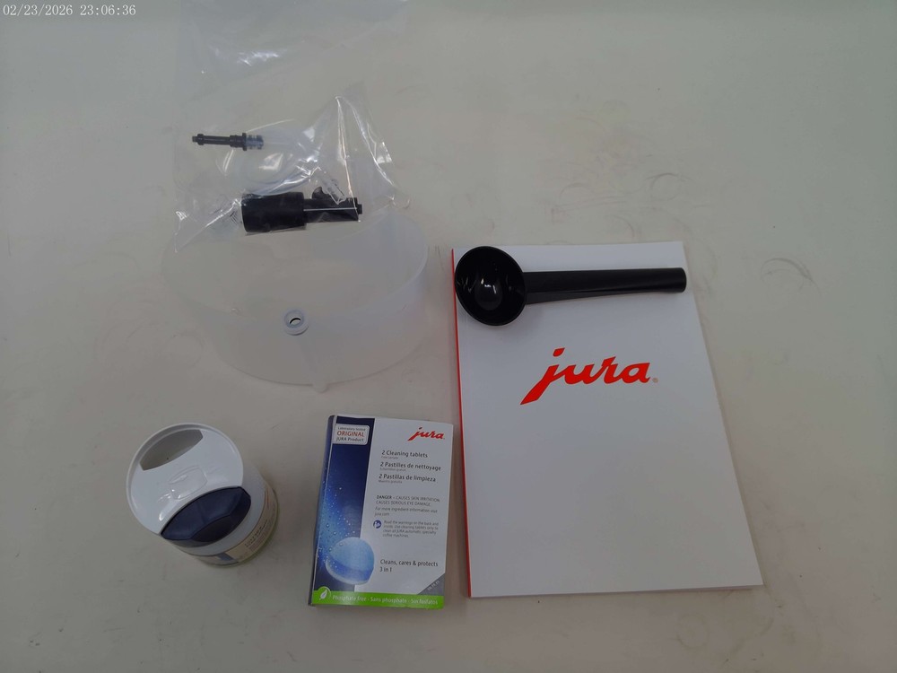 Jura E6 Superautomatic Espresso Machine (Platinum) - Used