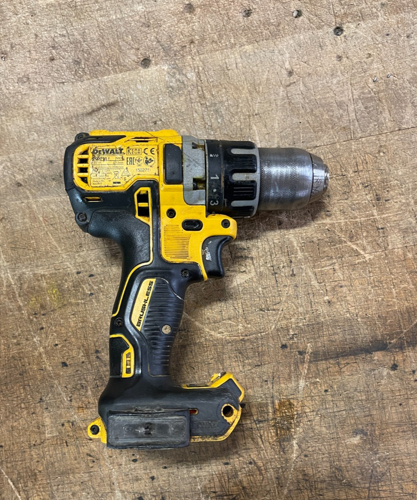 DEWALT DRILL DRIVER SET [CASE + 2 DRILLS + BATTERY + CHARGER]