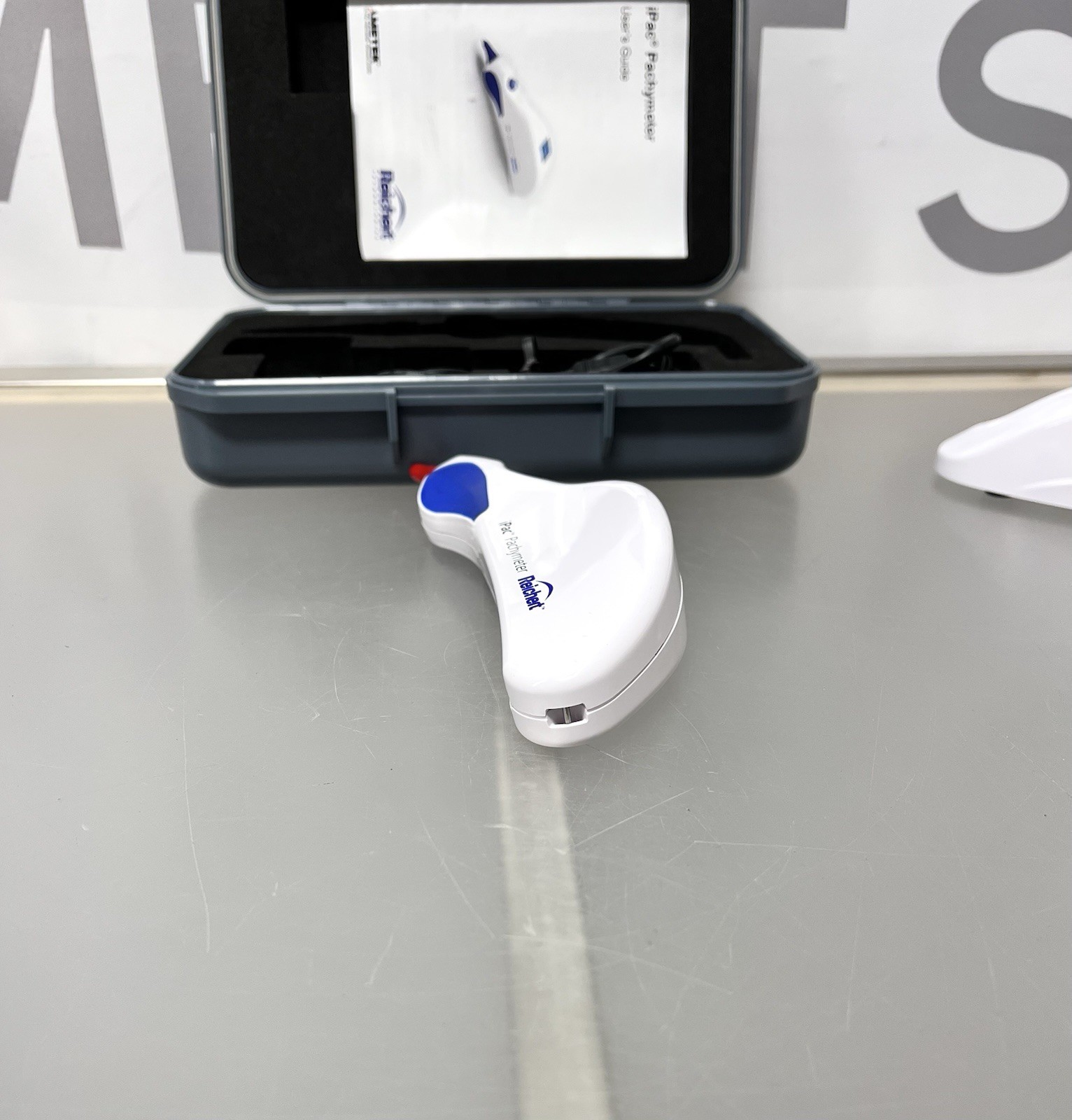 Reichert iPac Pachymeter w/ Charging Cradle, Case