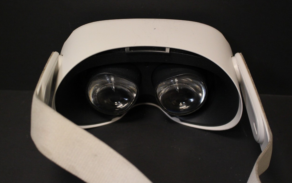 (RI1) Meta Oculus Quest 2 128GB Standalone VR Headset - White