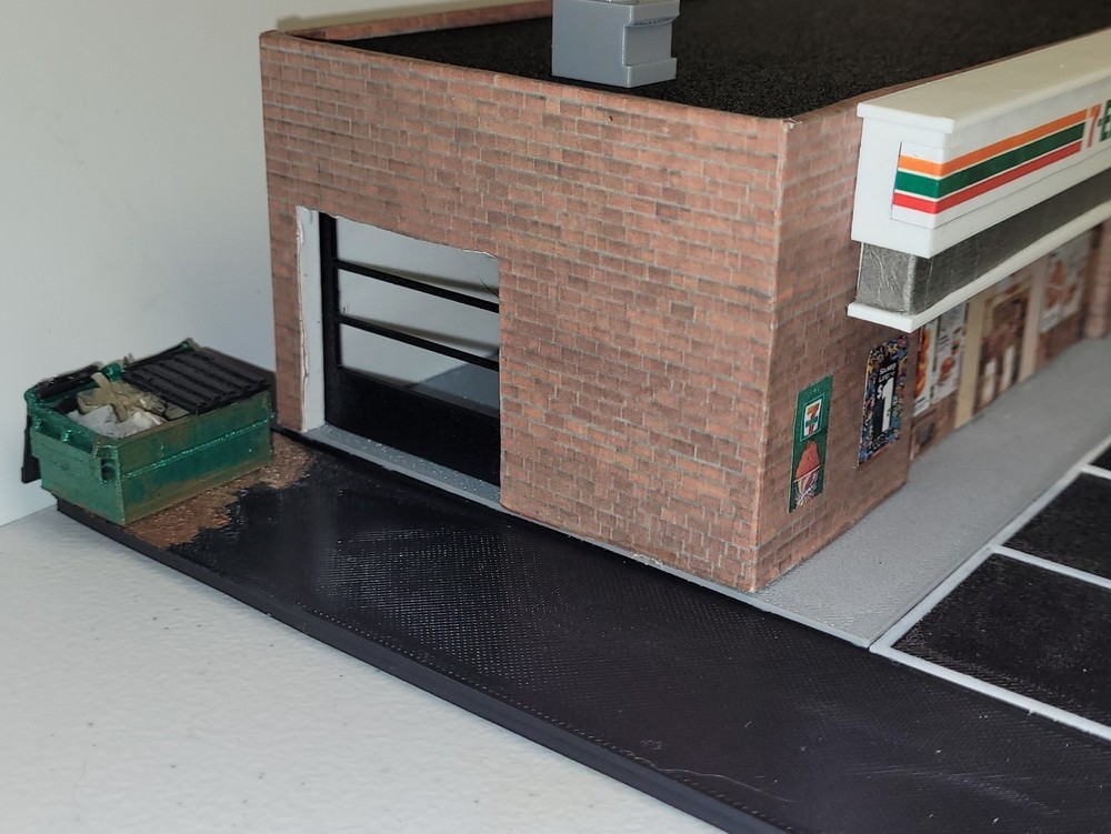 7-Eleven Store Front with Garage Model 1:64 S Scale