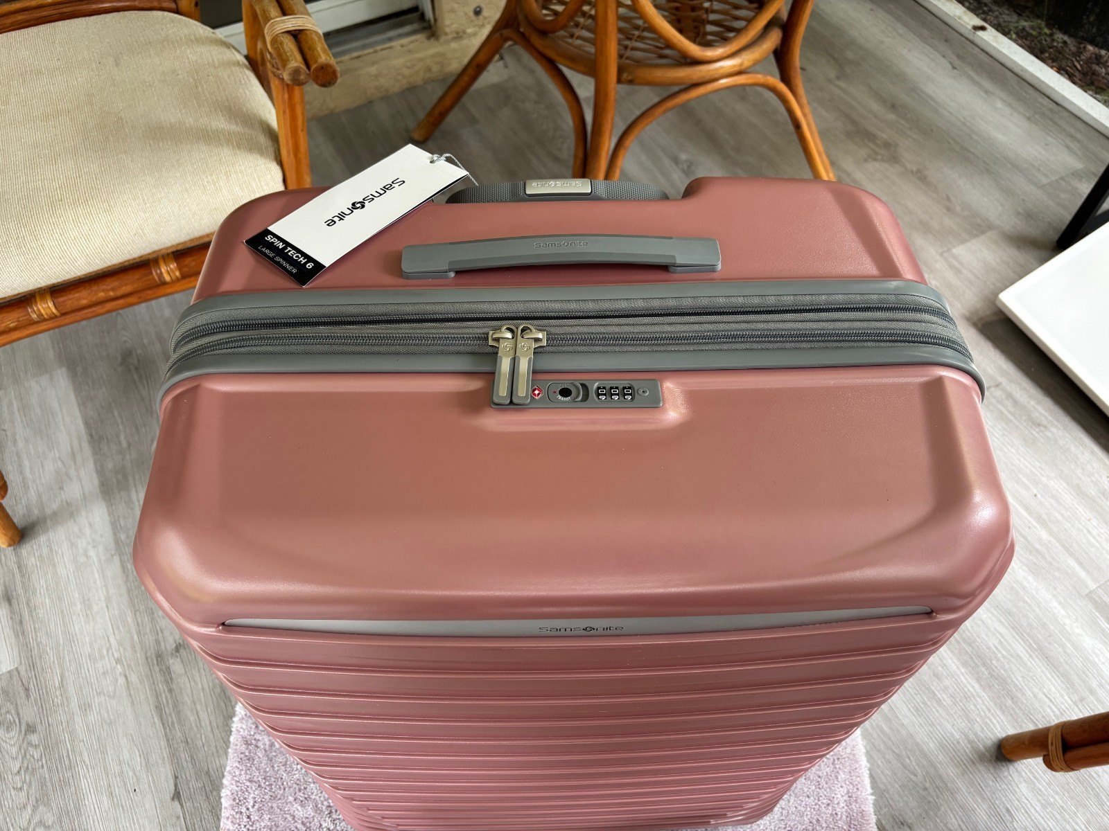 Samsonite Spin Tech 6 Large Spinner Color: Arctic Pink