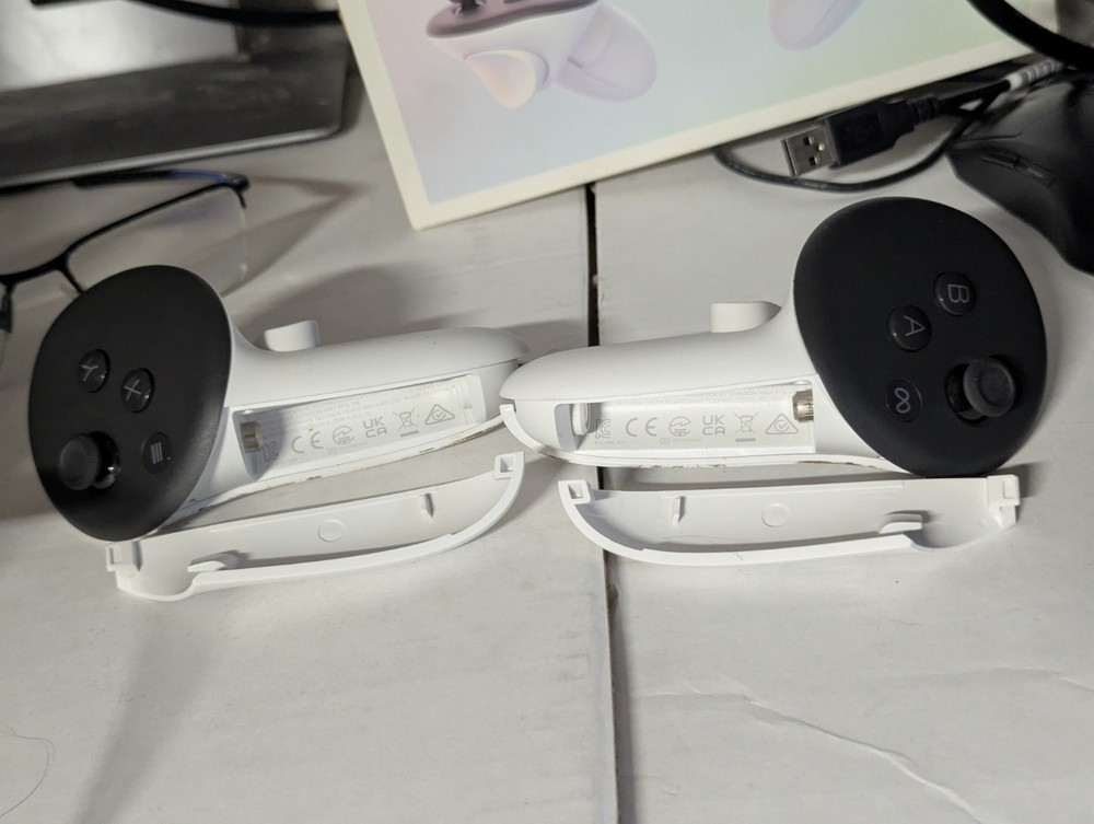 Meta Quest 3 VR Headset - 128GB - Headset & Controllers only