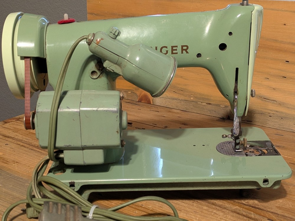SINGER Model 185J Sewing Machine