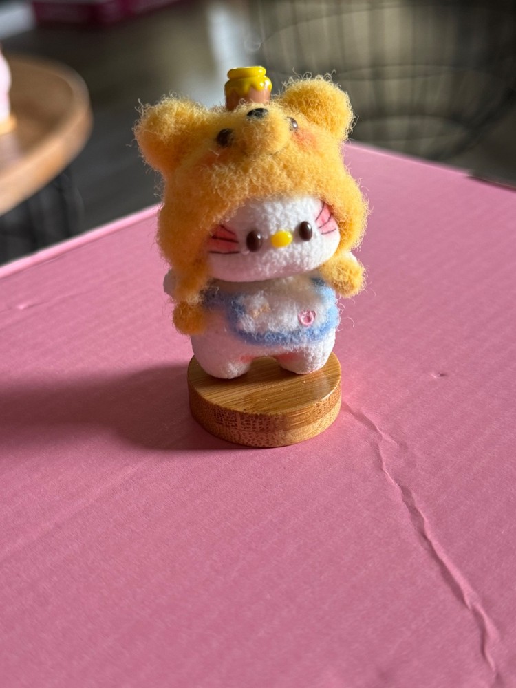 Crochet Hello Kitty in Pooh Hat